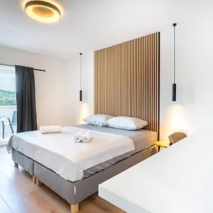 Apartment & Klemenc, Cres